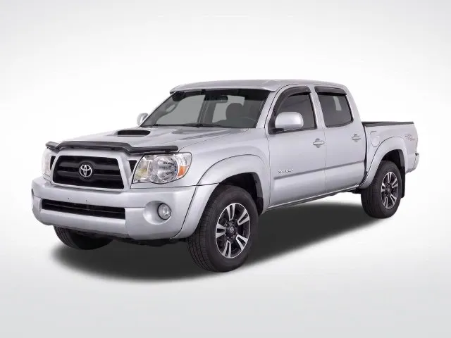 Toyota Tacoma photo 2