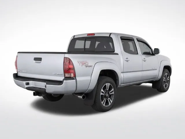 Toyota Tacoma photo 3