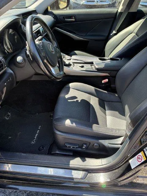 Lexus IS photo 6