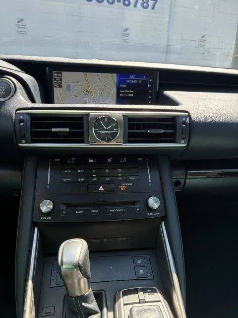 Lexus IS photo 8