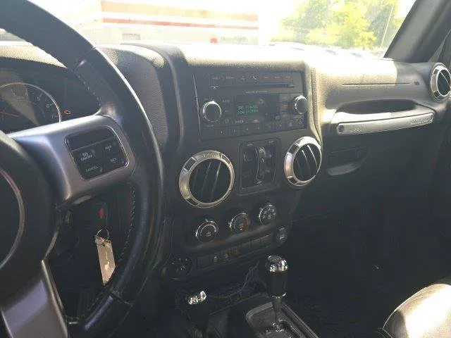 Jeep Wrangler photo 9
