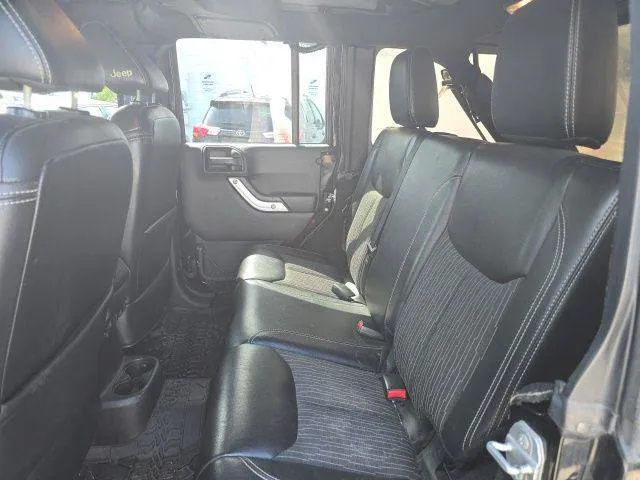 Jeep Wrangler photo 8