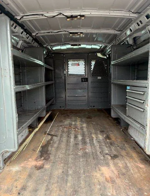 Chevrolet Express photo 11