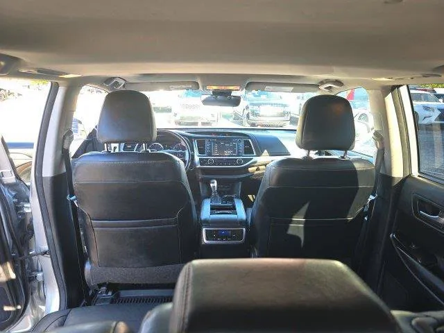 Toyota Highlander photo 8