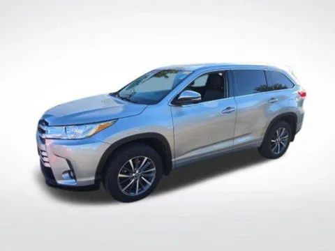 Silver 2018 Toyota Highlander XLE for sale in Cockeysville, MD