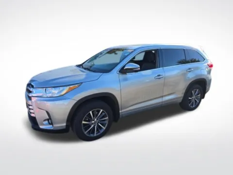 Silver 2018 Toyota Highlander XLE for sale in Cockeysville, MD