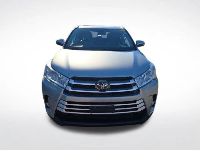 Toyota Highlander photo 2