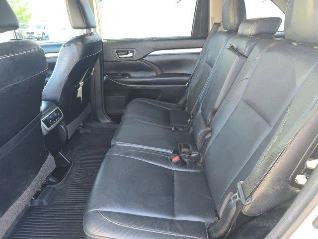 Toyota Highlander photo 6