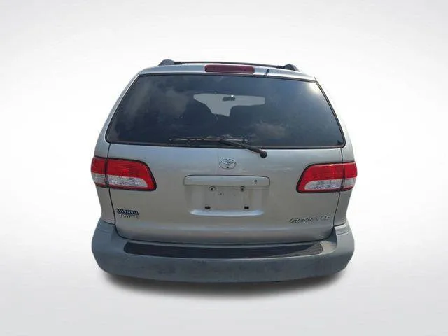 Toyota Sienna photo 4