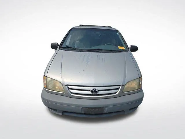 Toyota Sienna photo 2