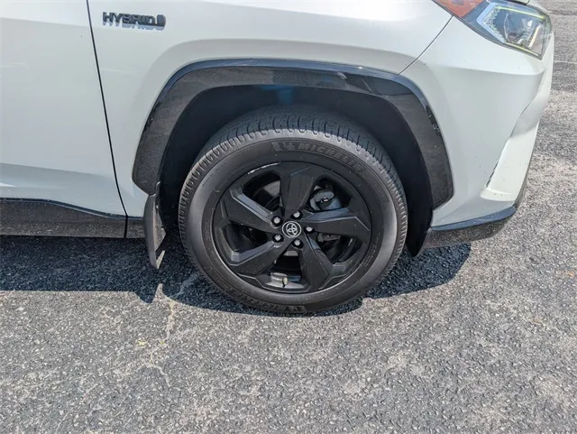 2019 Toyota RAV4 Hybrid XSE photo 2