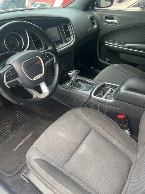 2017 Dodge Charger SXT photo 3