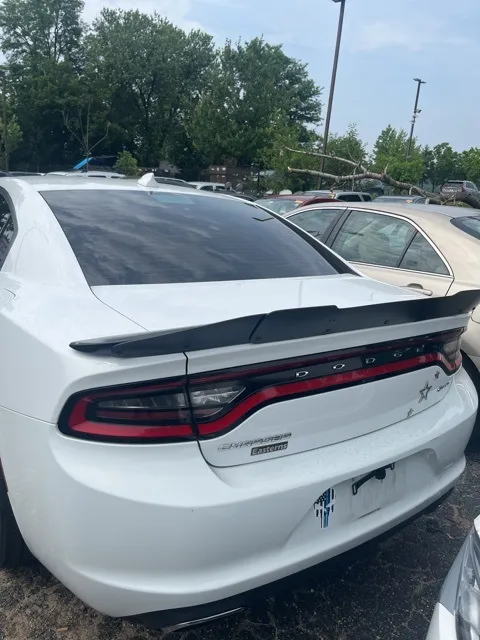 2017 Dodge Charger SXT photo 2