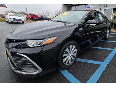More photos of 2022 TOYOTA CAMRY HYBRID LE at NWI Auto Luxury Merrillville, IN