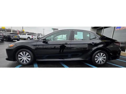 More photos of 2022 TOYOTA CAMRY HYBRID LE at NWI Auto Luxury Merrillville, IN