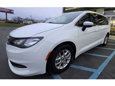 More photos of 2023 CHRYSLER VOYAGER LX at NWI Auto Luxury Merrillville, IN
