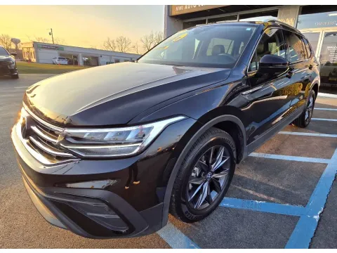 More photos of 2023 VOLKSWAGEN TIGUAN SE at NWI Auto Luxury Merrillville, IN