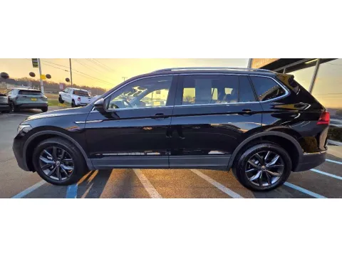 More photos of 2023 VOLKSWAGEN TIGUAN SE at NWI Auto Luxury Merrillville, IN