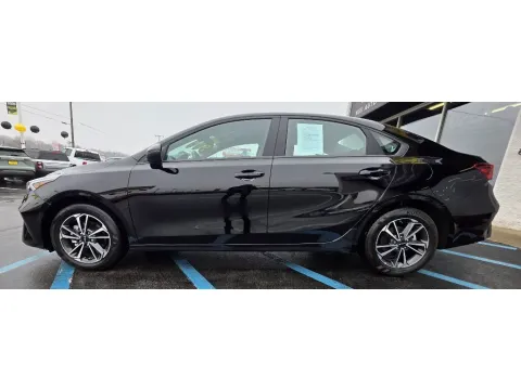 More photos of 2023 KIA FORTE LX at NWI Auto Luxury Merrillville, IN