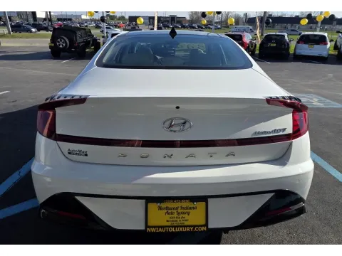 More photos of 2022 HYUNDAI SONATA LIMITED at NWI Auto Luxury Merrillville, IN