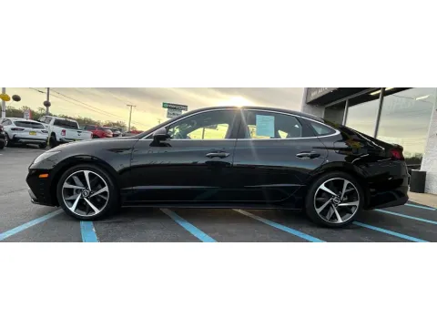 More photos of 2023 HYUNDAI SONATA SEL PLUS at NWI Auto Luxury Merrillville, IN
