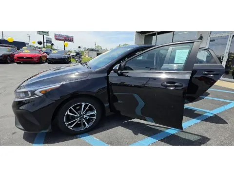 Black 2022 KIA FORTE LXS for sale in Merrillville, IN