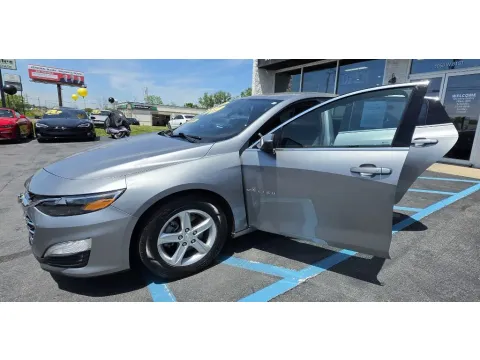 Gray 2024 CHEVROLET MALIBU LT for sale in Merrillville, IN
