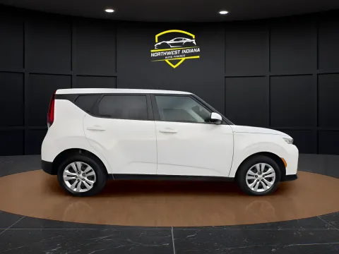 More photos of 2022 KIA SOUL LX at NWI Auto Luxury Merrillville, IN