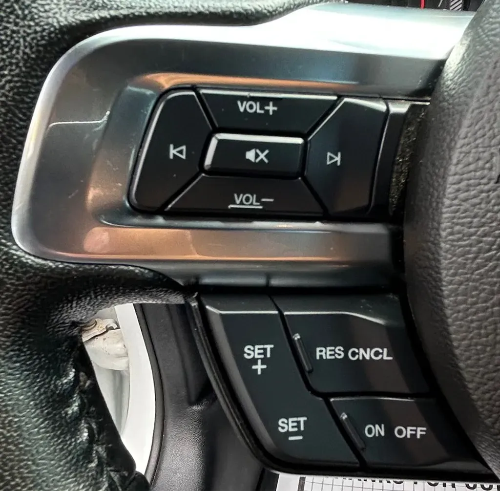 2021 Ford Mustang EcoBoost - Photo 14