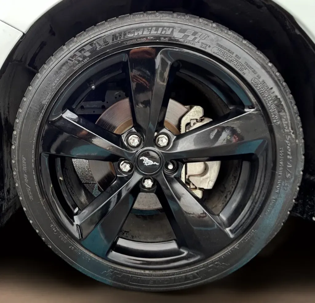 2021 Ford Mustang EcoBoost - Photo 25