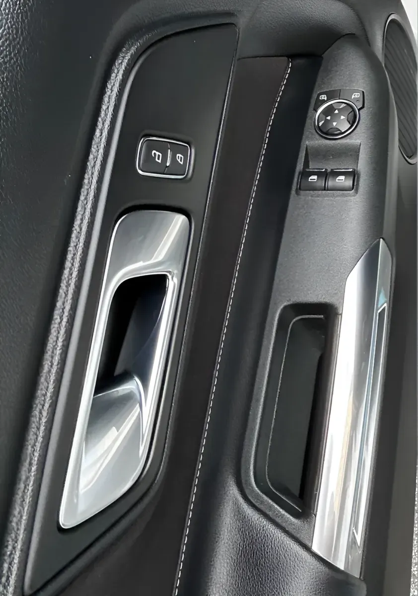 2021 Ford Mustang EcoBoost - Photo 12
