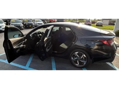 More photos of 2023 HYUNDAI ELANTRA SEL at NWI Auto Luxury Merrillville, IN