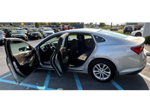 More photos of 2017 CHEVROLET MALIBU LT at NWI Auto Luxury Merrillville, IN