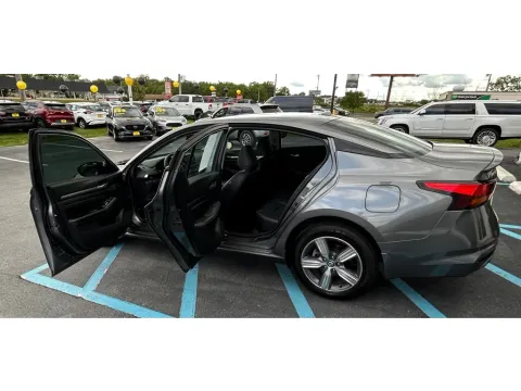 More photos of 2022 NISSAN ALTIMA 2.5 SL at NWI Auto Luxury Merrillville, IN