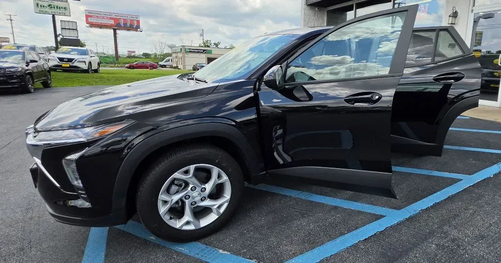 Black 2024 CHEVROLET TRAX LS for sale in Merrillville, IN