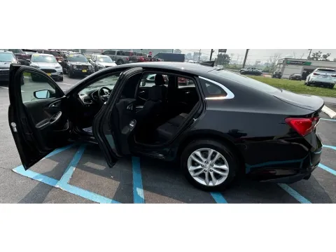 More photos of 2018 CHEVROLET MALIBU LT at NWI Auto Luxury Merrillville, IN