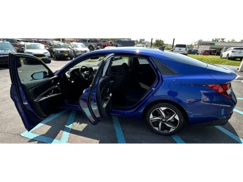 More photos of 2023 HYUNDAI ELANTRA SEL at NWI Auto Luxury Merrillville, IN