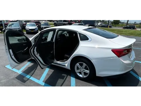 More photos of 2022 CHEVROLET MALIBU LS at NWI Auto Luxury Merrillville, IN