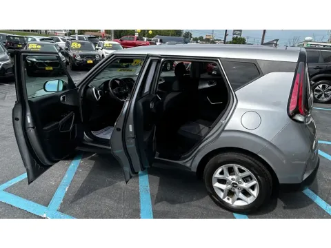 More photos of 2023 KIA SOUL LX at NWI Auto Luxury Merrillville, IN
