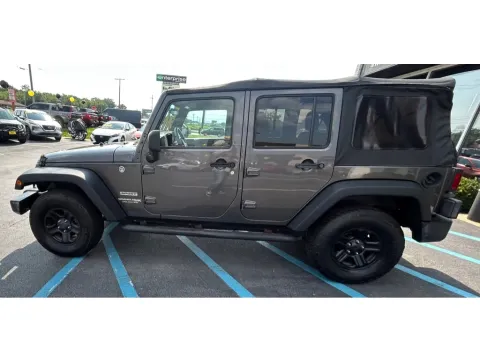 Another view of 2018 JEEP WRANGLER UNLIMI RUBICON for sale in Merrillville, IN at NWI Auto Luxury Merrillville
