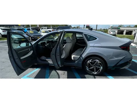 More photos of 2024 HYUNDAI SONATA SEL at NWI Auto Luxury Merrillville, IN