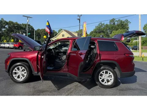 Photos of 2023 JEEP GRAND CHEROKEE LIMITED for sale in Merrillville, IN at NWI Auto Luxury Merrillville