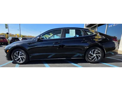 Another view of 2022 HYUNDAI SONATA HYBRID BLUE for sale in Merrillville, IN at NWI Auto Luxury Merrillville