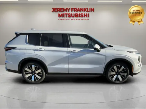 Photos of 2026 Mitsubishi Outlander SE for sale in Kansas City, MO at Jeremy Franklin Mitsubishi