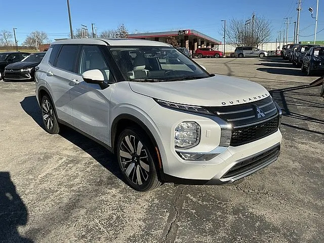 2026 Mitsubishi Outlander SE