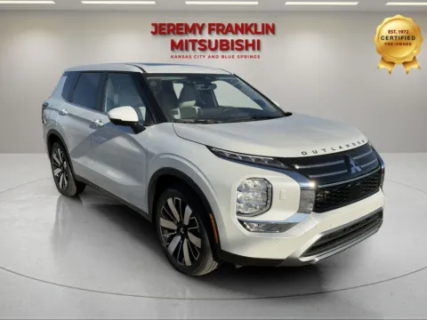 White 2026 Mitsubishi Outlander SE for sale in Kansas City, MO