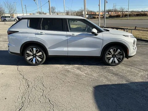 Photos of 2026 Mitsubishi Outlander SE for sale in Kansas City, MO at Jeremy Franklin Mitsubishi