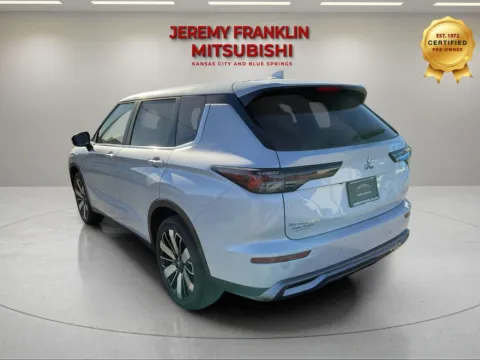 More photos of 2026 Mitsubishi Outlander SE at Jeremy Franklin Mitsubishi, MO