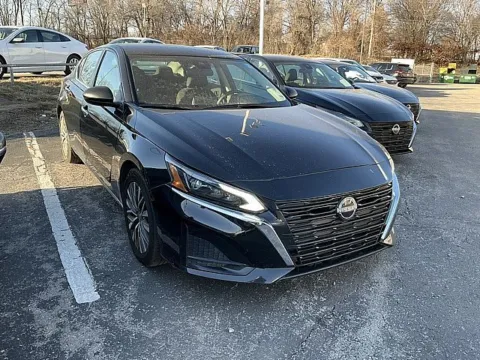 Black 2024 Nissan Altima 2.5 SV for sale in Kansas City, MO