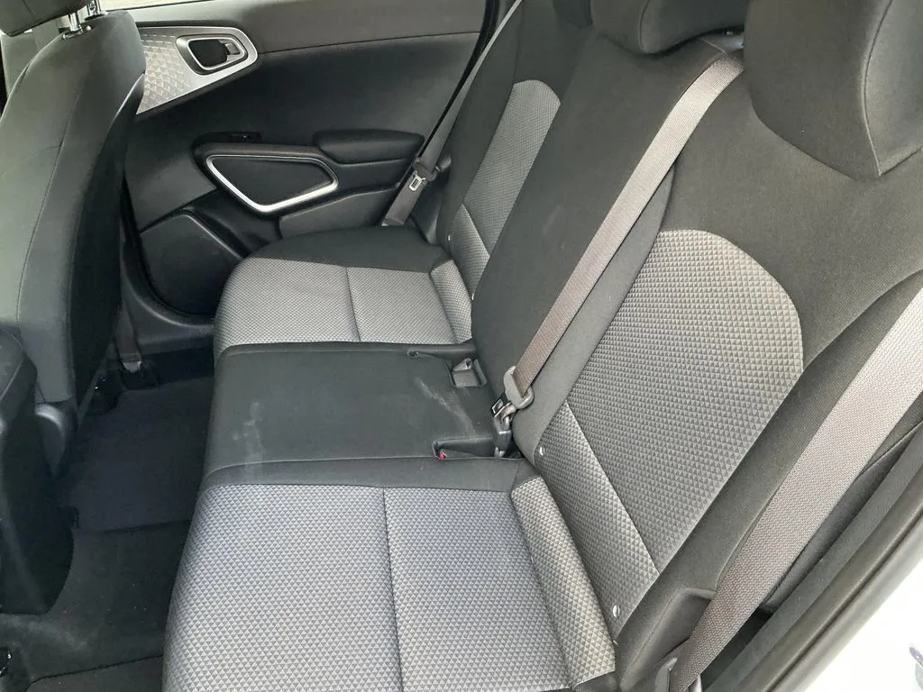 2025 Kia Soul LX - Photo 15